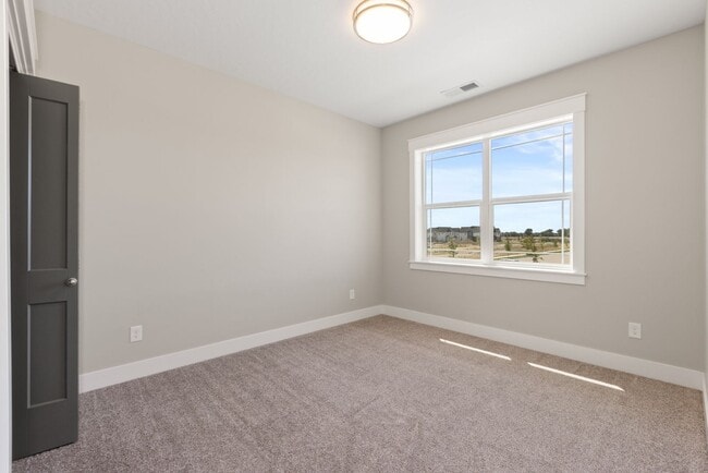 Building Photo - PROMO*** $1000 Off 1st Month of Rent -Beau...