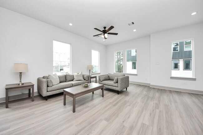 Building Photo - 5308 Kindred Gdn Ln