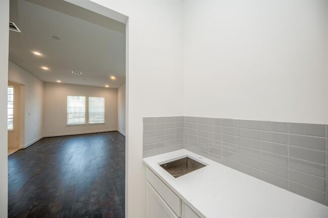 Building Photo - 11519 Silverman Trails