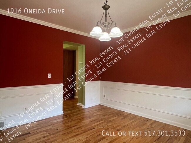Building Photo - 1916 Oneida Dr