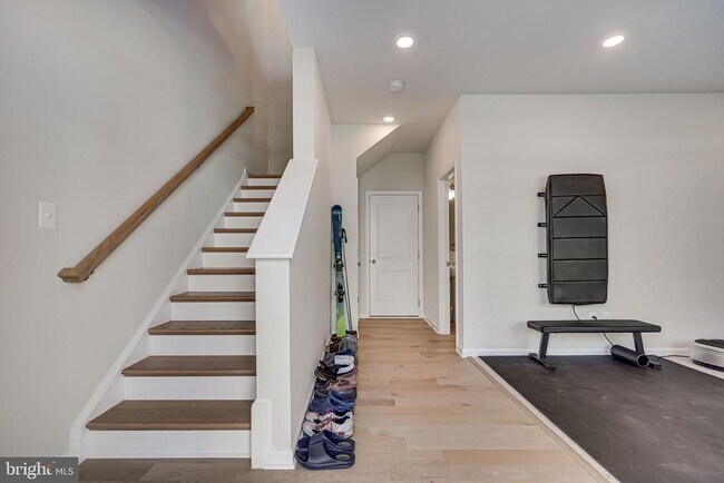 Building Photo - 9536 Barnes Lp
