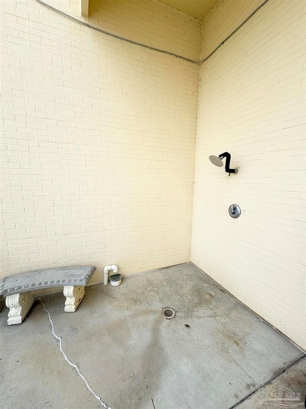 Building Photo - 825 Bayshore Dr