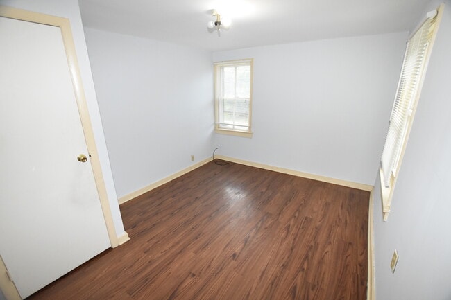 Building Photo - 457 Talma St