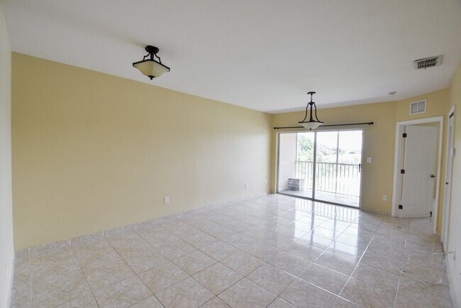 Building Photo - 3 br, 2 bath House - 522 Villa Del Sol Cir...