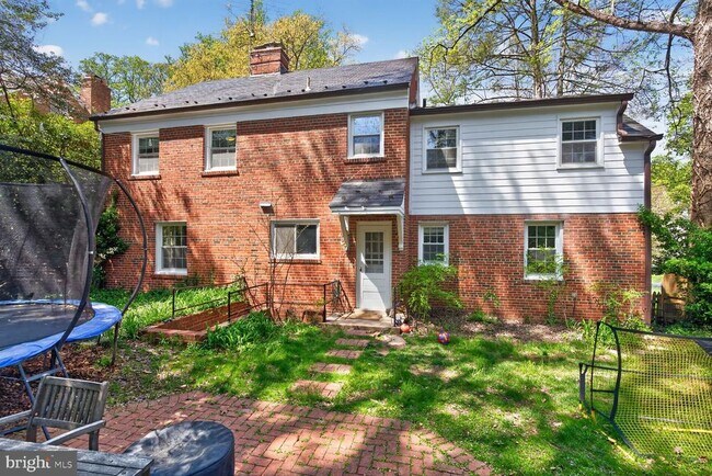 Building Photo - 7215 Rollingwood Dr