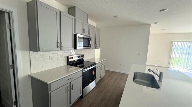 Building Photo - 2046 Walnut Crk Dr