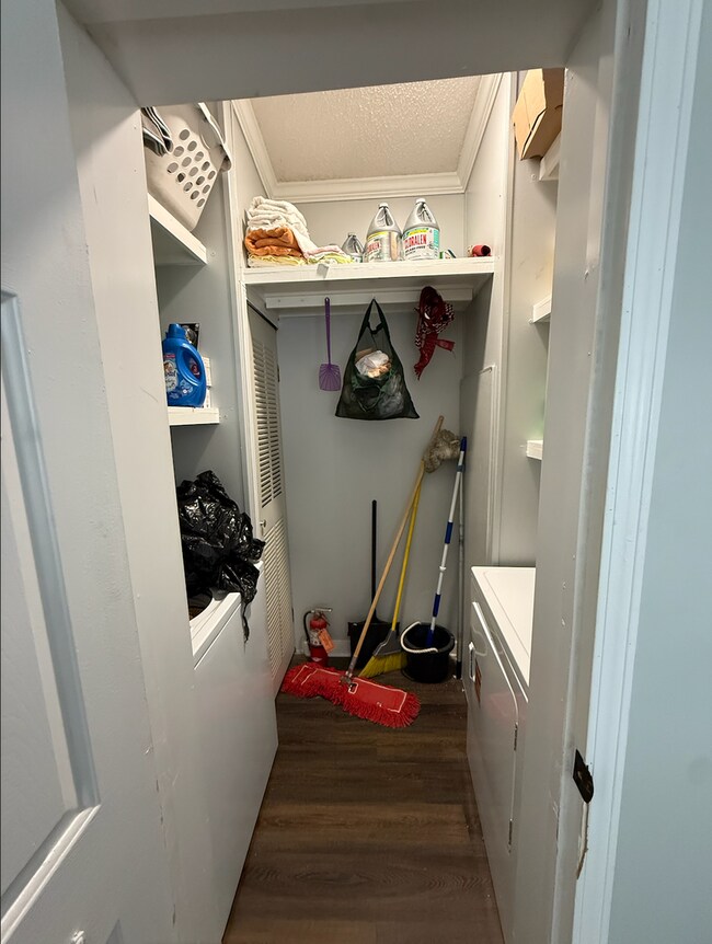 Building Photo - Updated Country Home – 3 Bed, 2 Bath – 2,500 Sq Ft with Fenced Yard & Spacious Porches