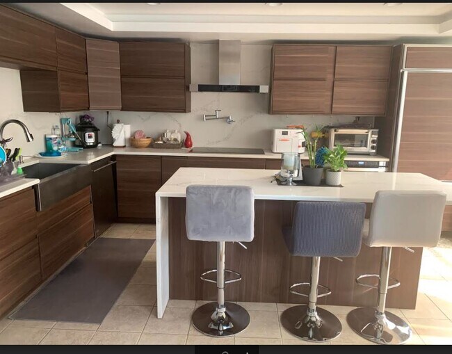 Modern Kitchen - 2301 Cherry St