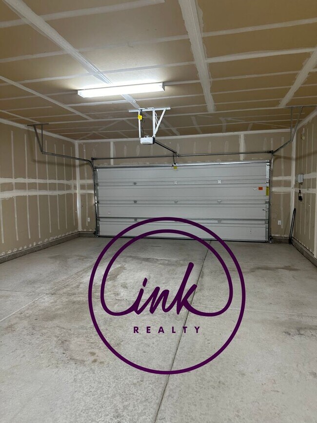 Building Photo - Four Bedroom Single-Family Home