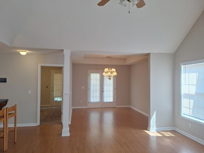 Building Photo - MOVE IN SPECIAL - $200 OFF TWO FULL MONTH'...