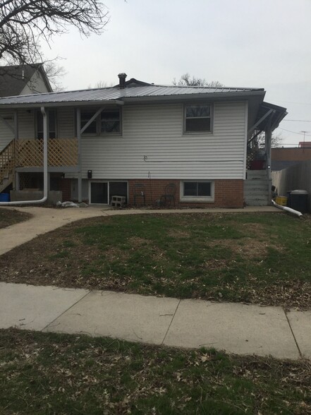 Primary Photo - 221 4th St NE