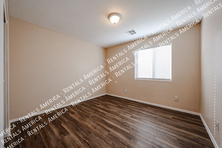 Building Photo - 138 N 153rd Ave