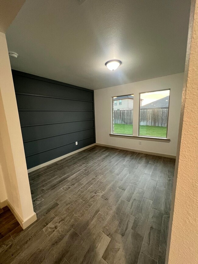 Building Photo - 10518 Aberdeen Ave