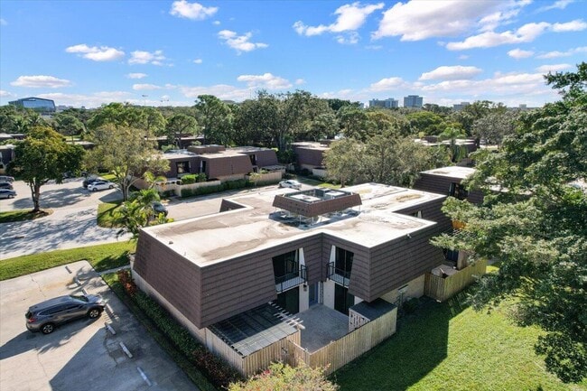 Building Photo - 709 7th Ln