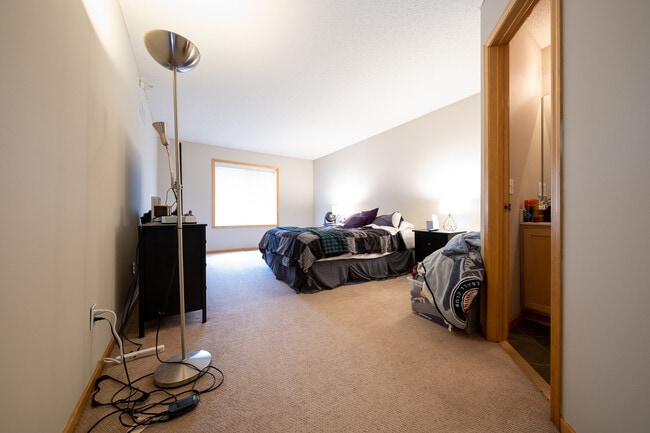 Building Photo - 9420 Marshall Rd