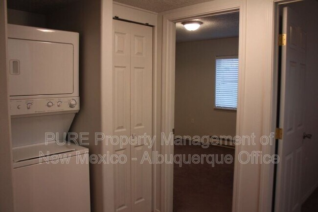 Building Photo - 408 E Comanche St