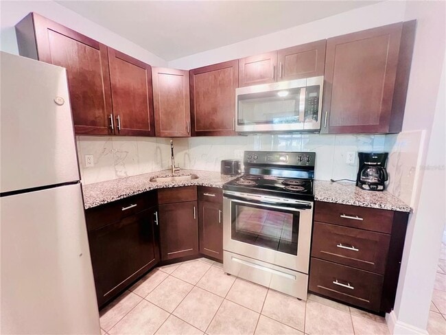 Building Photo - 5202 Laurel Pl