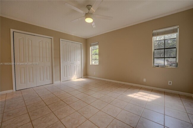 Building Photo - 2401 SW 58th Manor