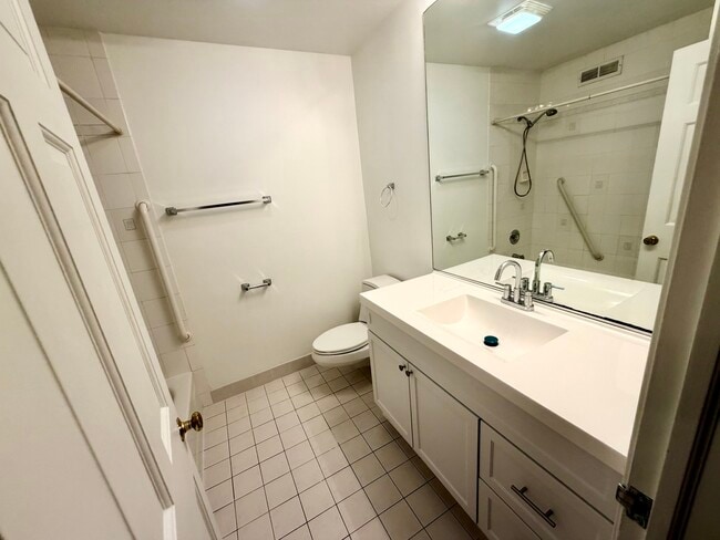 Building Photo - 26 Windsor Dr