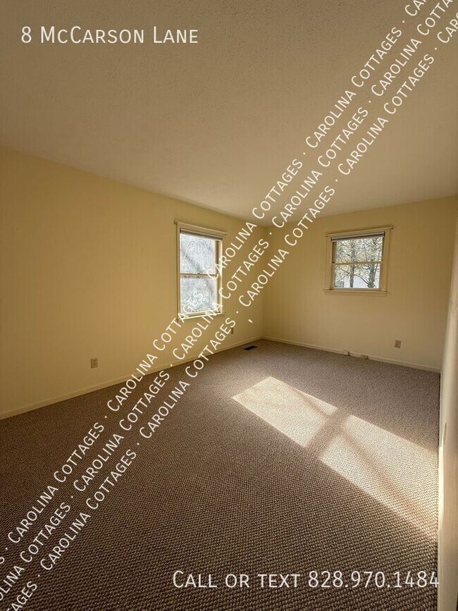 Building Photo - 8 McCarson Ln