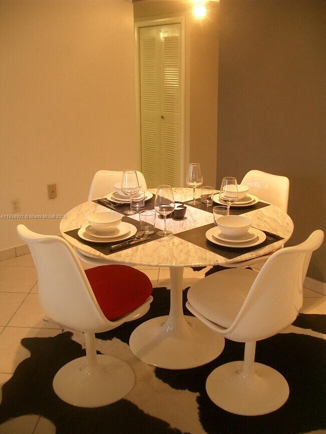 Building Photo - 2600 Collins Ave