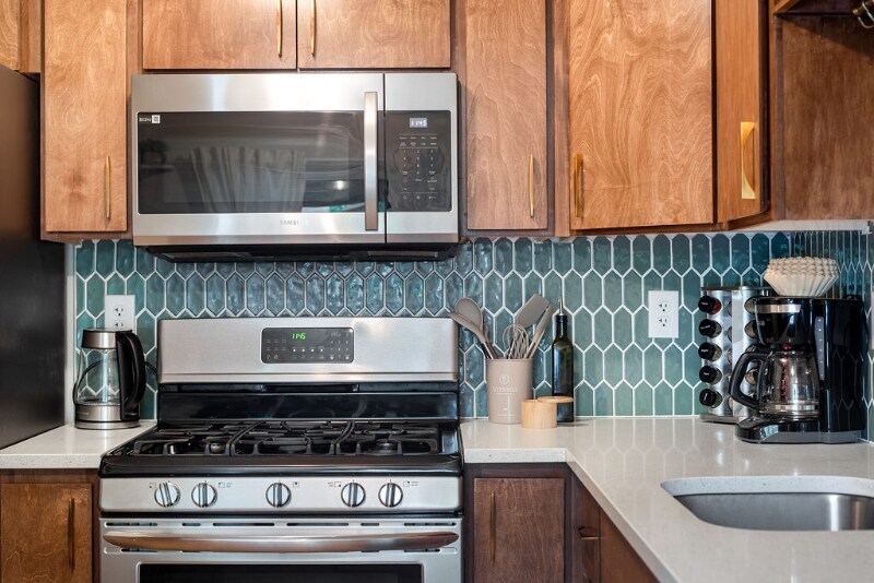 Building Photo - 14004 SE River Rd