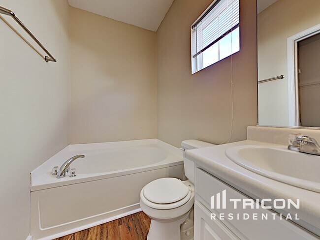 Building Photo - 9897 Lakefield Ln