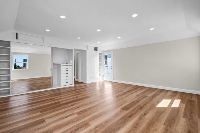 Building Photo - 414 Hilgard Ave
