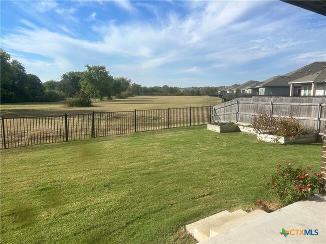 Building Photo - 631 Friar Tuck Dr