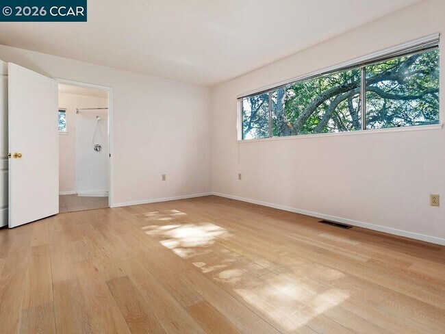 Building Photo - 99 Longridge Rd