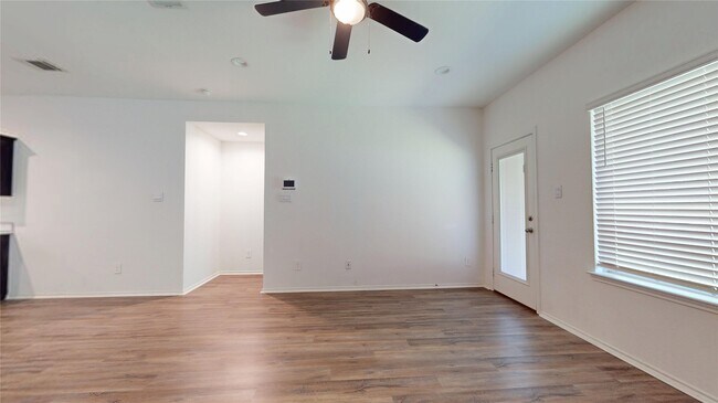 Building Photo - 16873 Short Pnes Dr