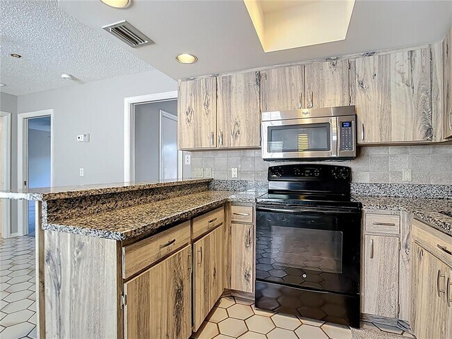 Building Photo - 813 Ormond St