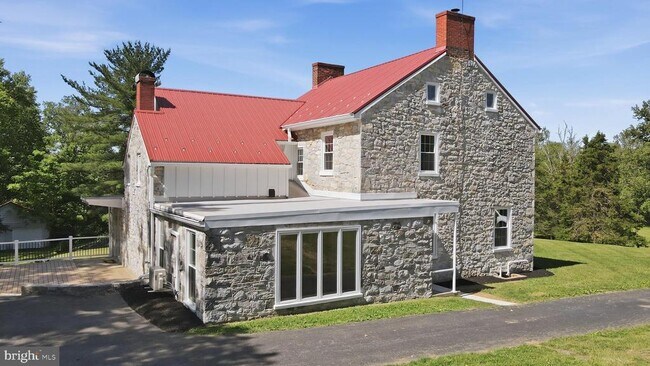 Building Photo - 8805 Reichard Rd