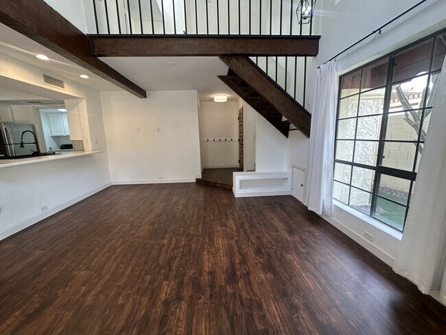 Building Photo - Point South Mountain; Located in the highly desirable Point South Mountain Community, resort styl...