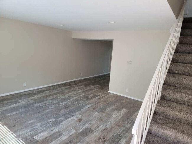 Building Photo - 979 S Lake St