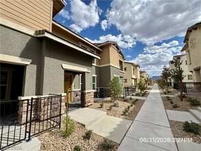 Building Photo - 927 Pink Sugarbird St