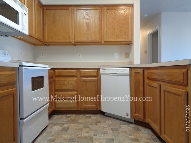 Building Photo - 7475 Parkplace Dr NE