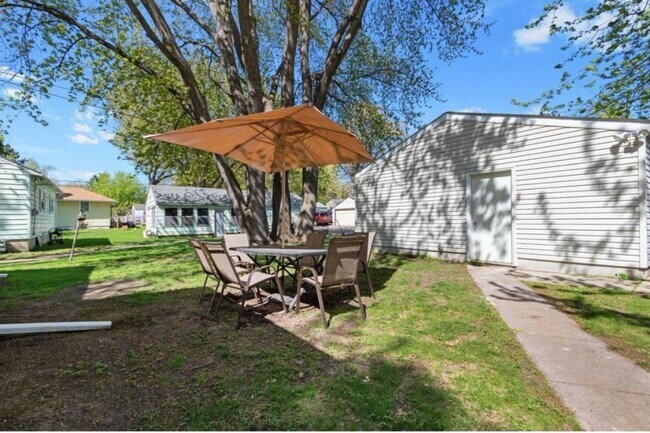 Building Photo - Gorgeous 4BR/2BA Home with Finished Lower ...