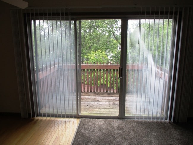 Building Photo - 320 Riley Dr