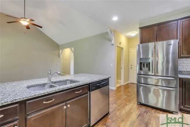 Building Photo - 136 Waverly Way