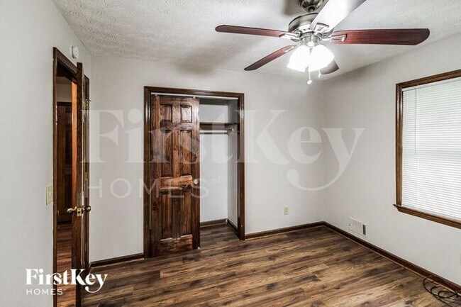 Building Photo - 2144 Moon Dr SW