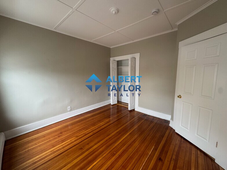 Building Photo - 6 Bowdoin Park