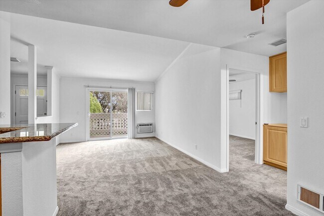 Building Photo - Cozy 1 Bed, 1 Bath Condo in Mira Mesa w/ Off-Street Parking!