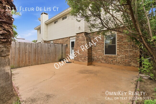 Building Photo - 2113 Fleur De Lis Ct