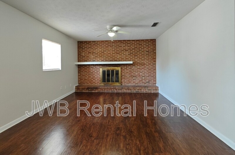 Building Photo - 5833 Jaguar Dr W