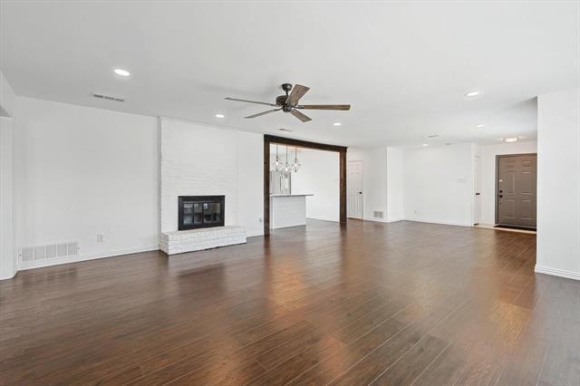 Building Photo - 2201 Jamestown Ct