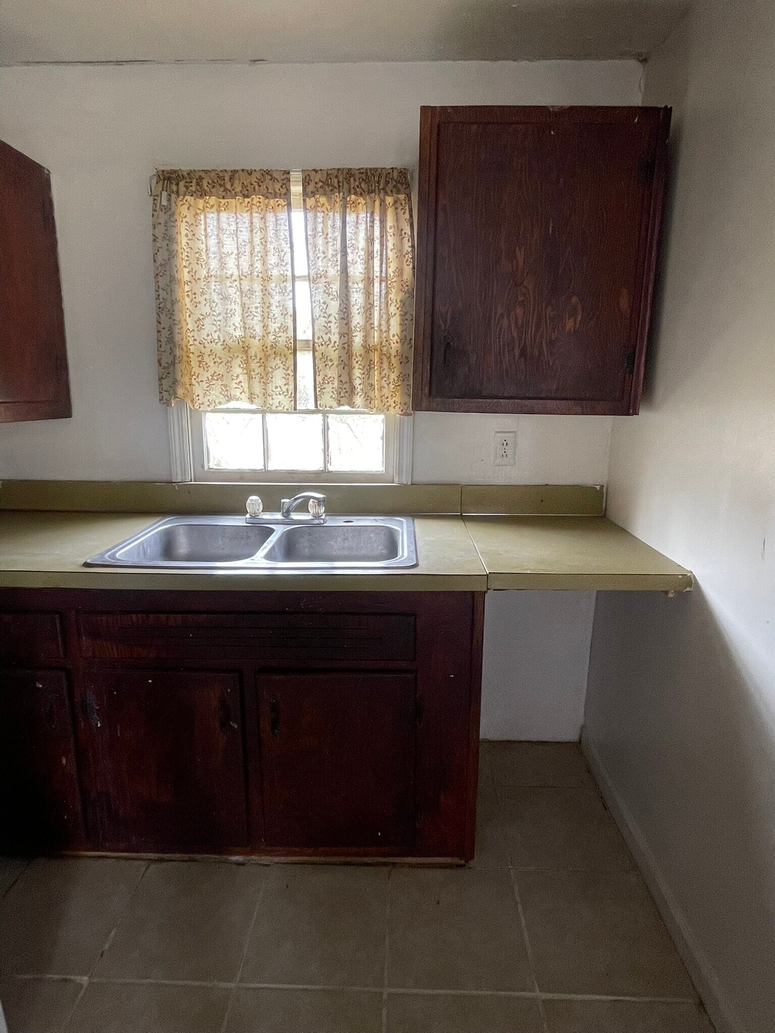 Building Photo - 520 Buckley St