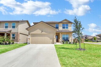 Building Photo - "Spacious 5-Bedroom Home with 3.5 Full Bat...