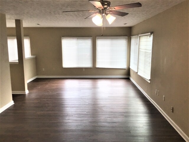 Building Photo - 1006 Greenob Dr