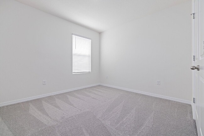 Building Photo - "Spacious 5-Bedroom Retreat with 3 Full Baths in Epperson Lagoon Wesley Chapel – 2,601 Sq. Ft. of...